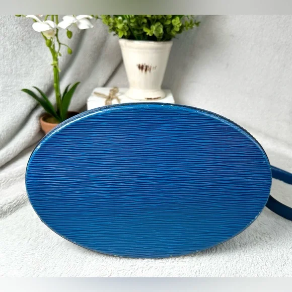 SALE! 💙Vintage 1993 LV Cluny Blue Epi Leather Bucket Bag - Picture 7 of 15